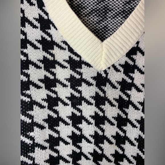 Checkered oversized v neck sweater vest!! - Picture 5 of 6